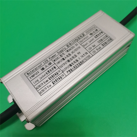 输入电压：ACDC12V电流：2.7A 输出电压：9V