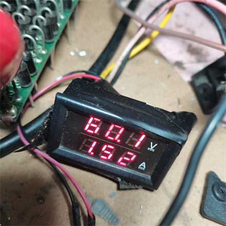 输入电压：AC DC24V 电流：1.5A±3%   电压：58-62V功率：100W