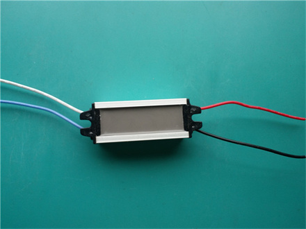 DC12V输入，输出16-22V 950MA LED驱动电源板