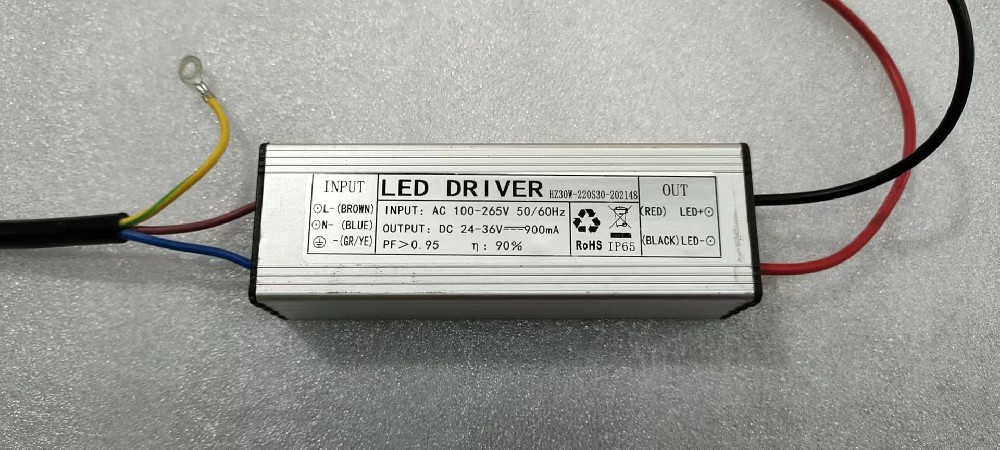 AC220V  100-265V输入 ，输出24-36V 900MA LED电源