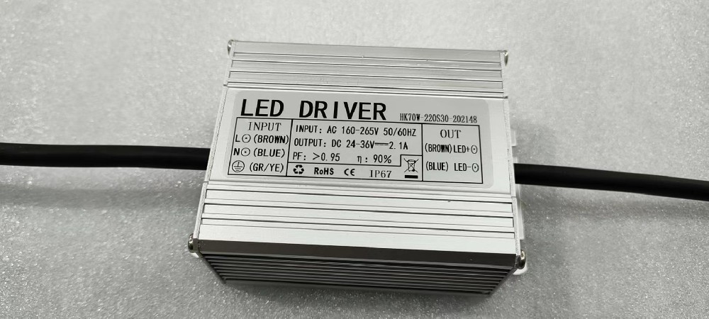 AC220V 160-265V 输入，输出24-36V 2.1A  70W LED电源